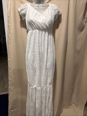 Elegant White Lace Maxi Dress with Cap Sleeves